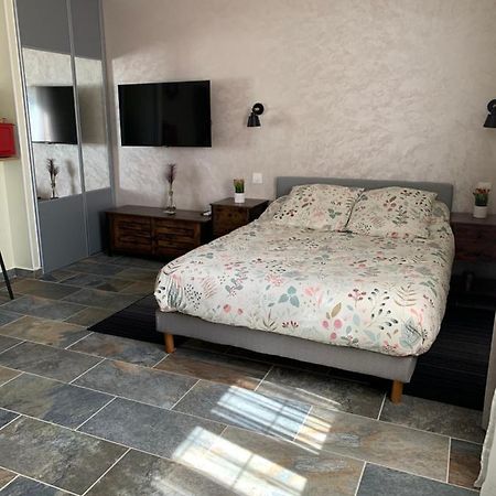 Studio Independant Avec Piscine Et Jardin L'Abergement-Sainte-Colombe Ngoại thất bức ảnh